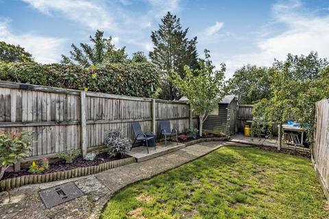 25 Bridge Road, Park Gate, Southampton, SO31 7GD