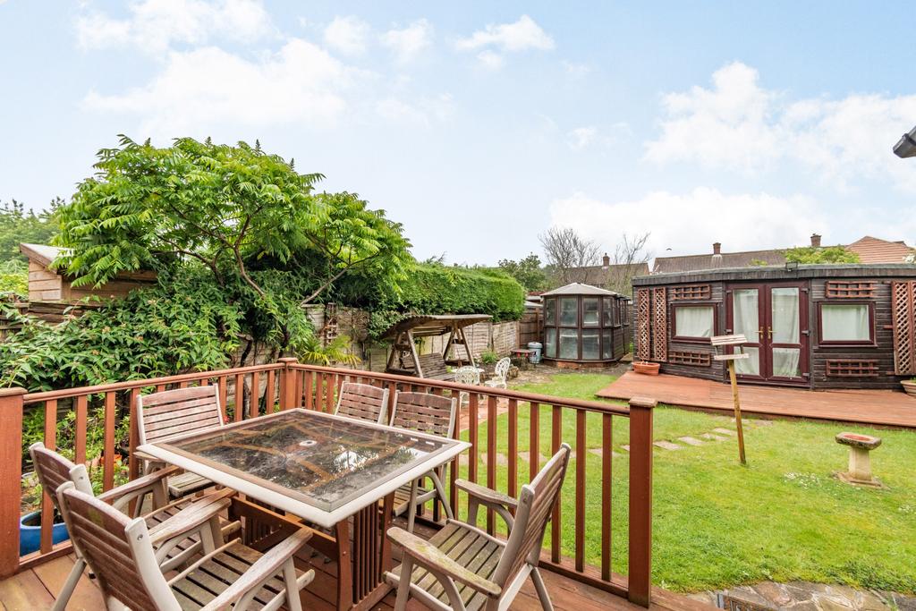 Highfield Close, Amersham 4 bed semidetached house £850,000