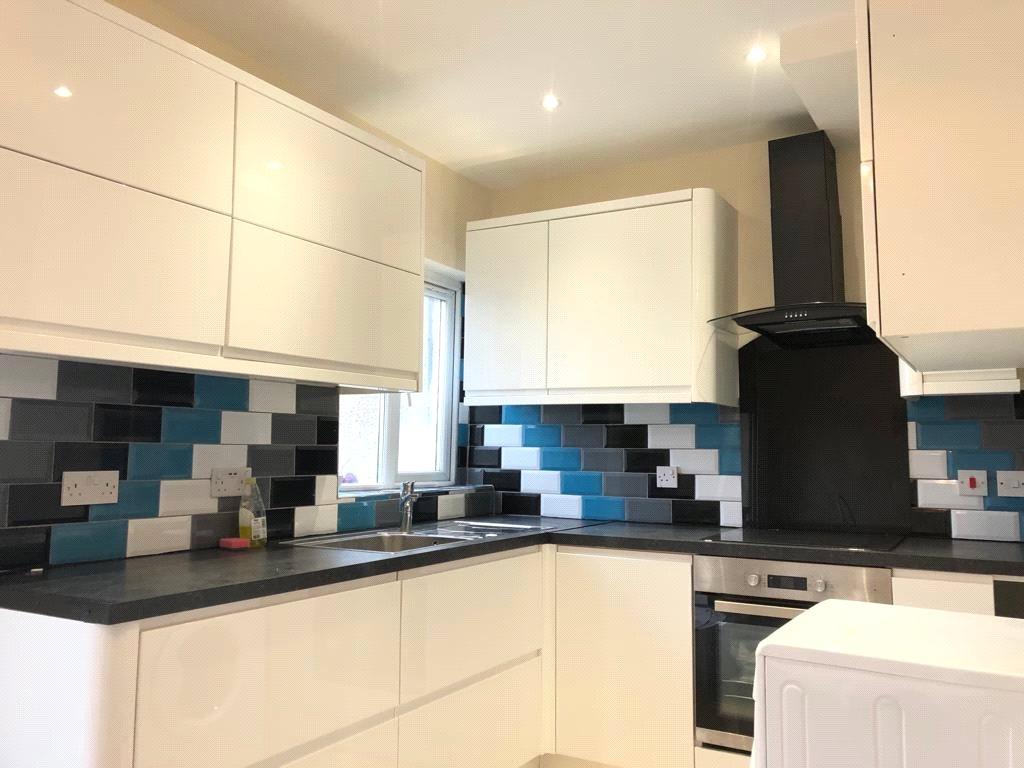 Princes Park Lane, Hayes, Middlesex, UB3 3 bed semidetached house £