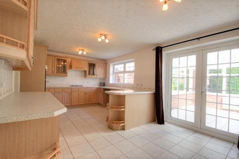 5 bedroom detached house to rent, Ash Way, Seabridge