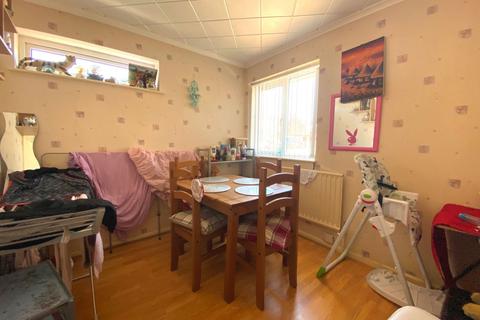 17 Pheasant Way, Northampton, NN2 8BJ