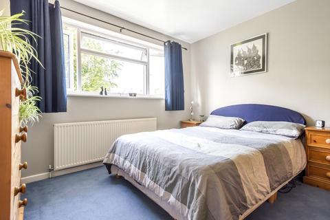 1 Clearsprings, Lightwater, GU18 5YJ