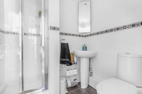 1 Clearsprings, Lightwater, GU18 5YJ