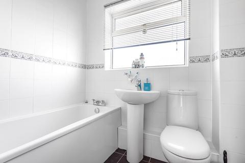 1 Clearsprings, Lightwater, GU18 5YJ