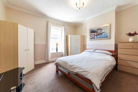 17 Union Street, Lees, Oldham, OL4 4NE