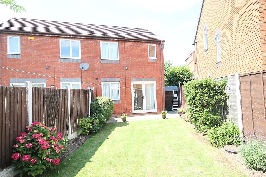Tom Williams Way, Two Gates, Tamworth, B77 1GR 2 bed semidetached