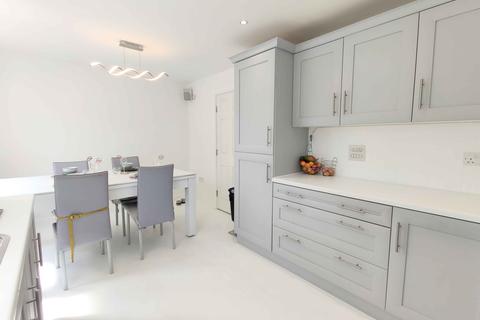 12 Bobbin Close, Bailiff Bridge, Brighouse, HD6 4FW