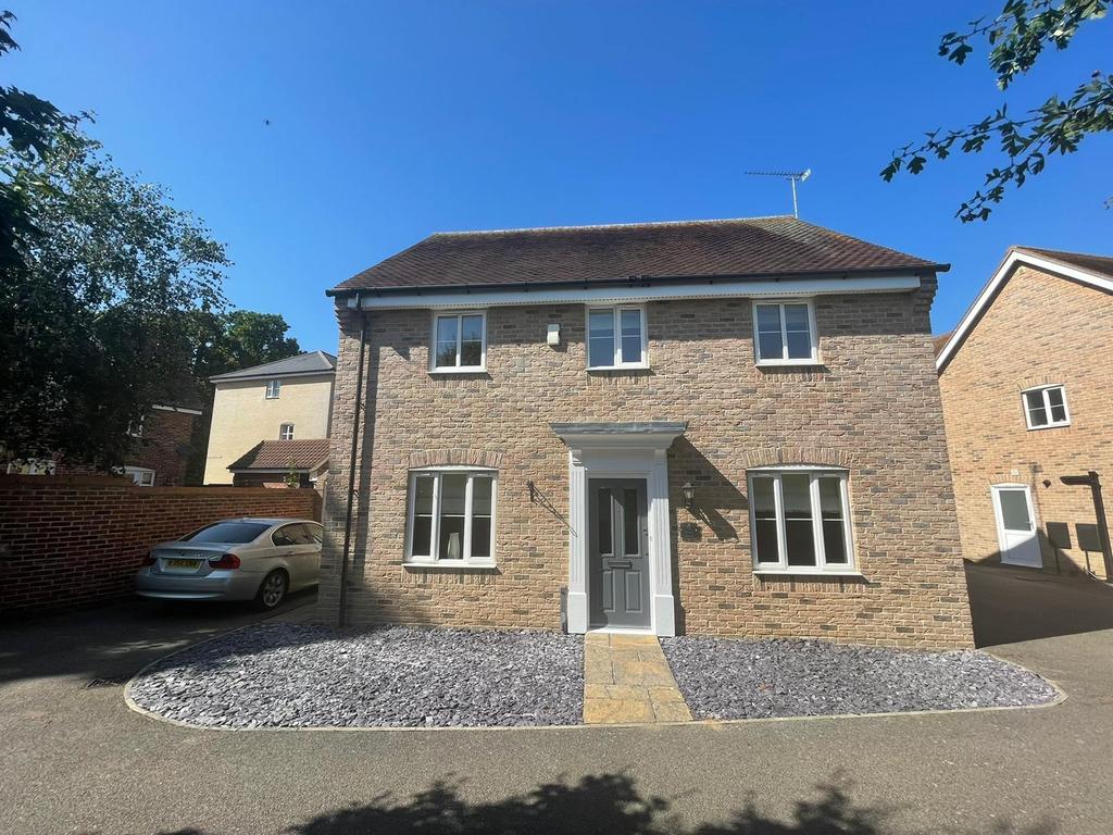 Thomas Crescent, Kesgrave IP5 4 bed detached house £1,500 pcm (£346 pw)