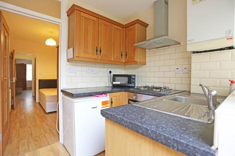 1 bedroom flat to rent, Campbell Avenue, Ilford, IG6