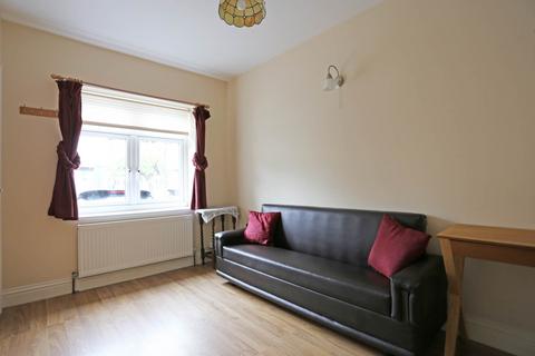 1 bedroom flat to rent, Campbell Avenue, Ilford, IG6