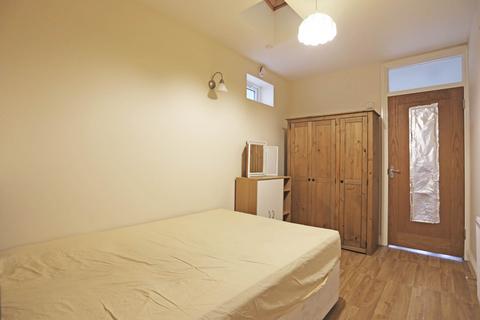 1 bedroom flat to rent, Campbell Avenue, Ilford, IG6