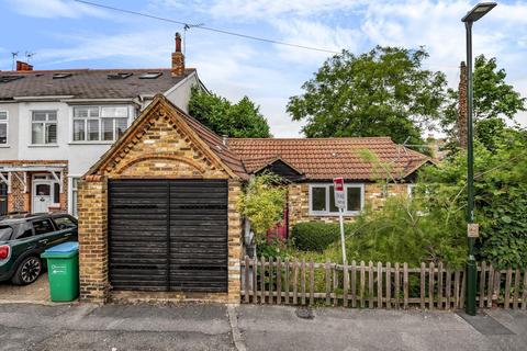 107 Victor Road, Teddington, TW11 8SS
