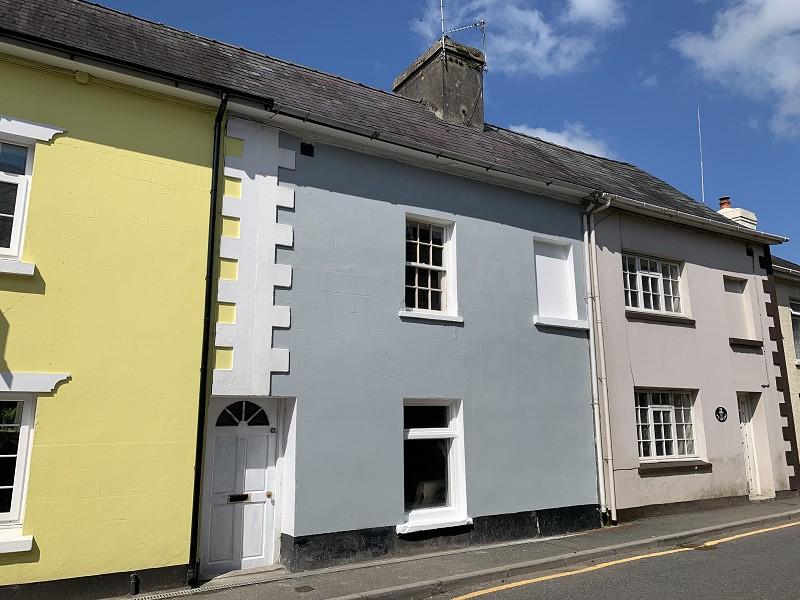 Stone Street, Llandovery... 2 bed terraced house £79,000