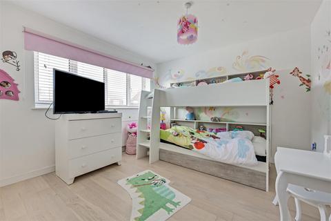 45 Brooklyn Drive, Rayleigh, SS6 9LW