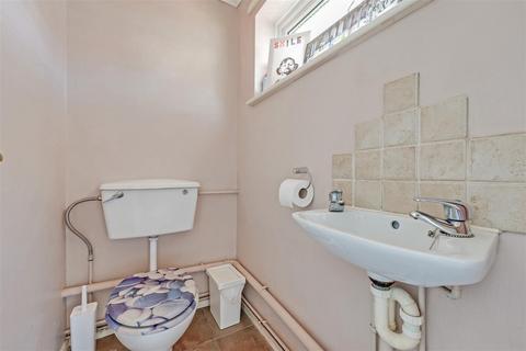 45 Brooklyn Drive, Rayleigh, SS6 9LW