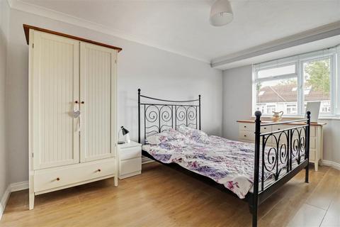20 Belgrave Road, Eastwood, Leigh-on-sea, SS9 5HE