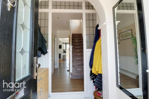 43 Clevedon Road, Luton, LU2 9EB