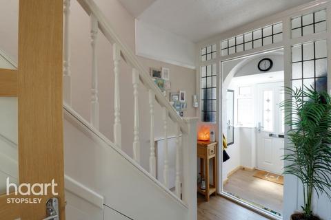43 Clevedon Road, Luton, LU2 9EB
