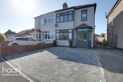 30 Primrose Glen, Hornchurch, RM11 2NP