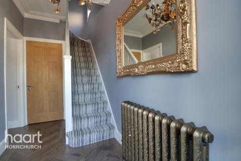 30 Primrose Glen, Hornchurch, RM11 2NP