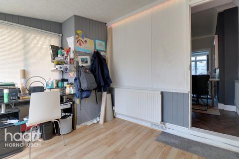 30 Primrose Glen, Hornchurch, RM11 2NP