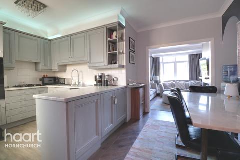 30 Primrose Glen, Hornchurch, RM11 2NP