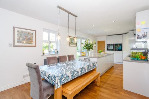 61 Bishops Way, Meltham, Holmfirth, HD9 4BW