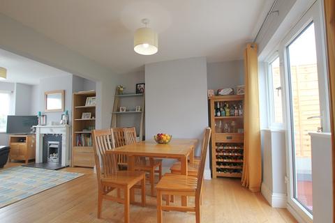 102 Bromwich Road, Worcester, WR2 4AP