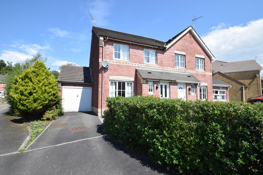 31 Islawen Meadows, Pencoed, Bridgend, Bridgend County Borough, CF35 6LW 3 bed semidetached
