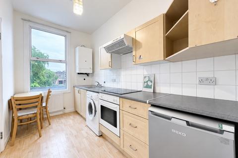 Studio to rent, Torriano Avenue, Kentish Town