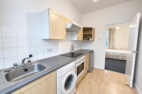 Studio to rent, Torriano Avenue, Kentish Town