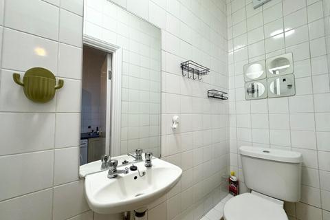 Studio to rent, Torriano Avenue, Kentish Town