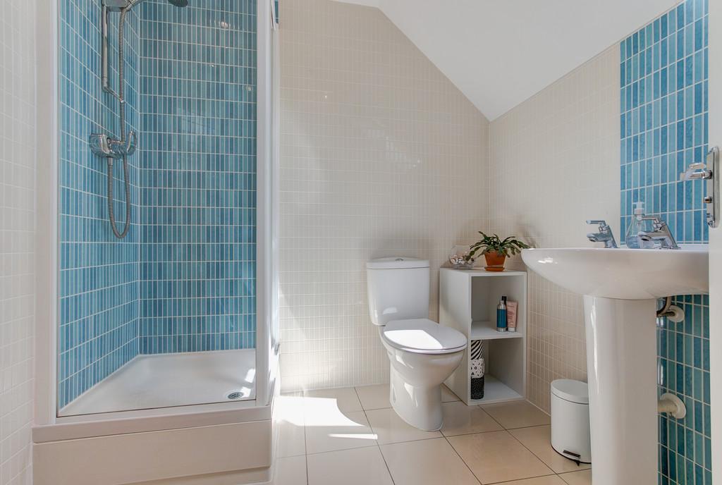 Ensuite To Bedroom 5
