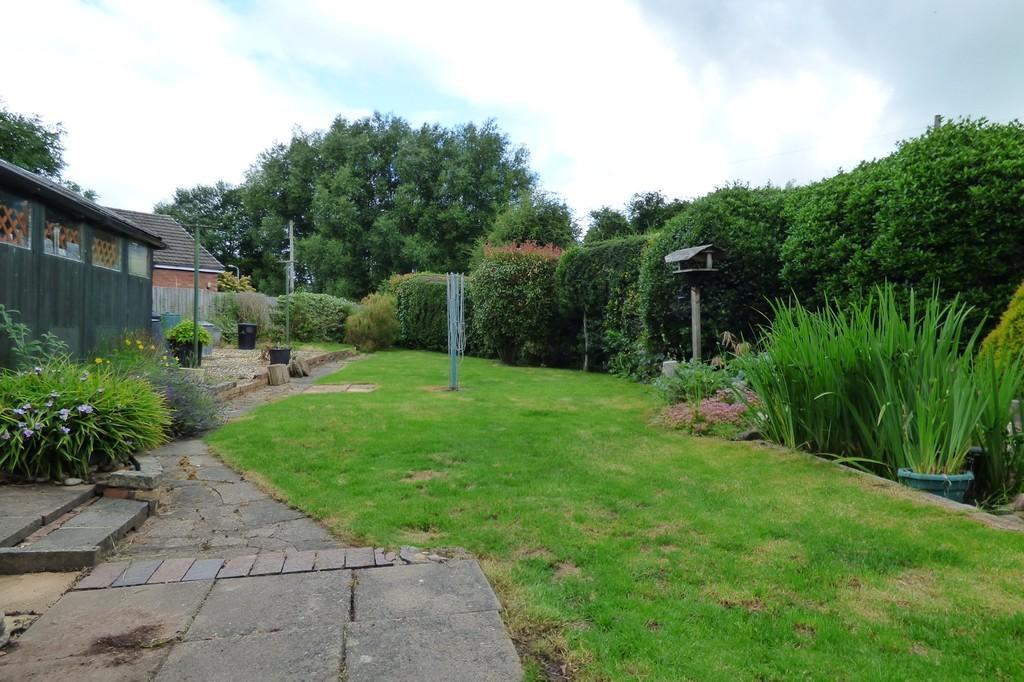 Ford Way, Armitage, Rugeley... 2 bed detached bungalow £235,000
