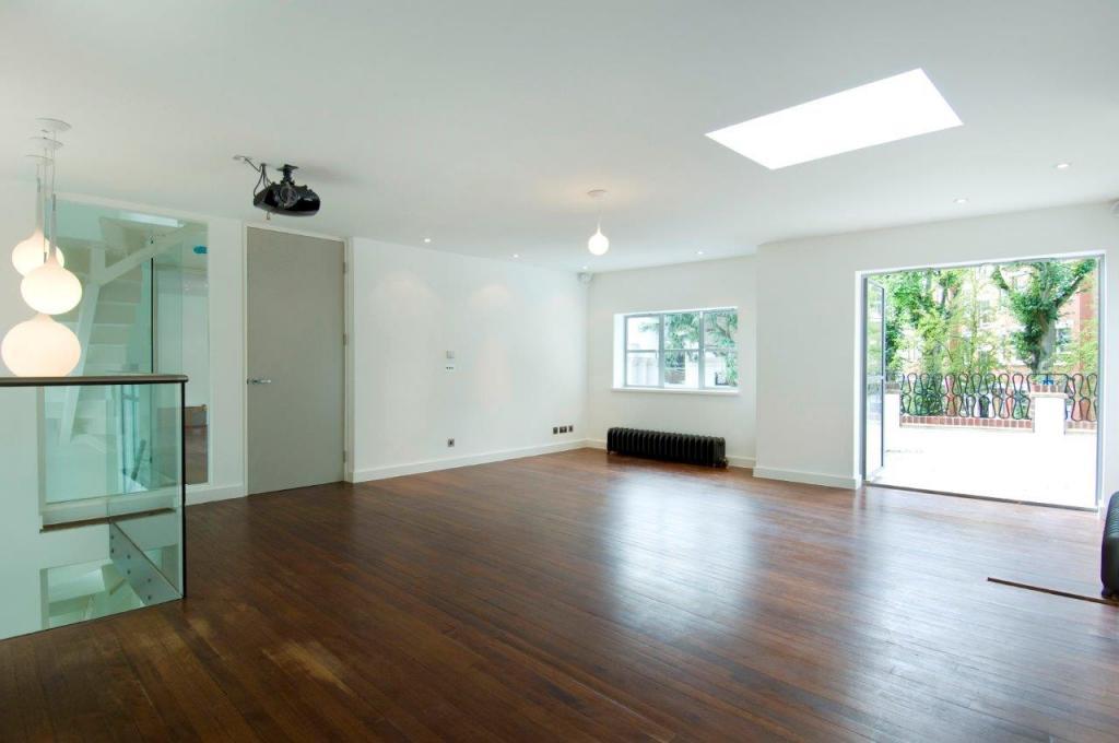 Christchurch Hill, Hampstead NW3 3 bed detached house £8,450 pcm (£