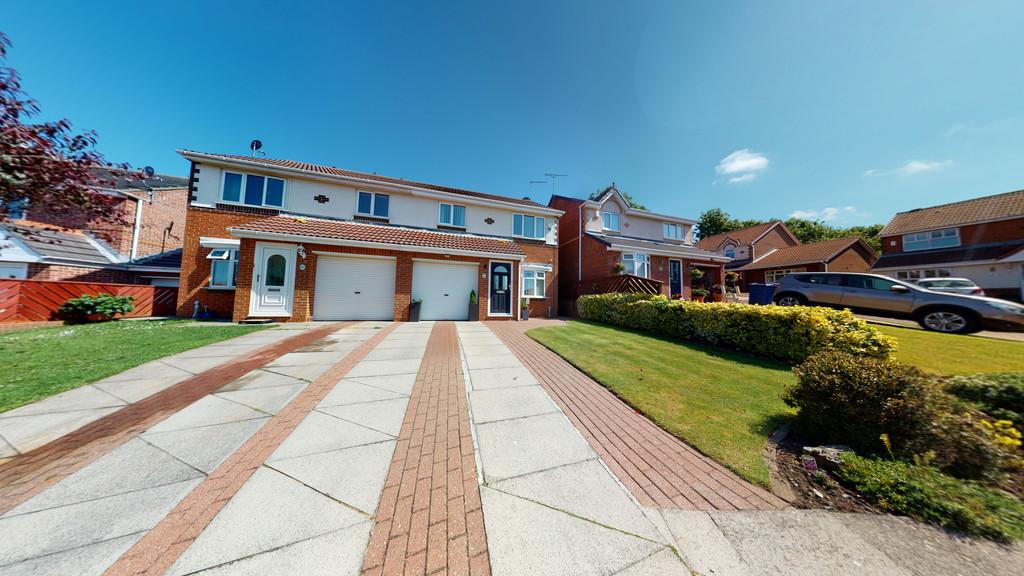 Beacon Glade 3 bed semidetached house £235,000