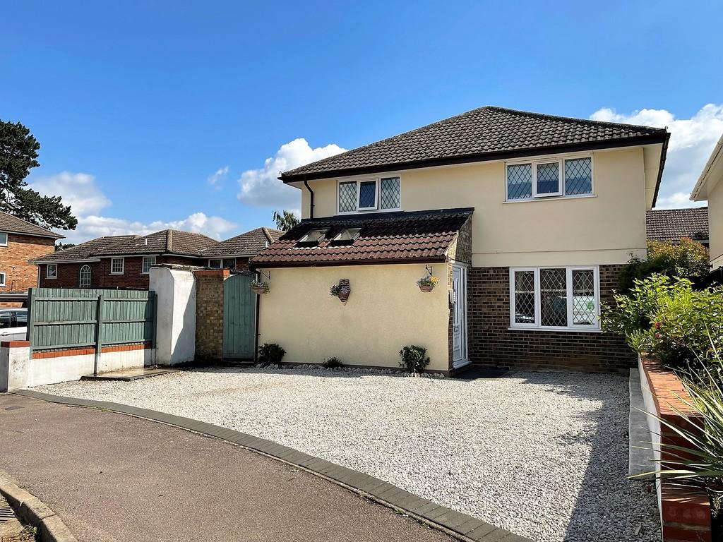 Regency Close, Weedon, NN7 4PD 4 bed detached house £325,000