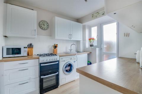6 Landermere, Basildon, SS14 2DL