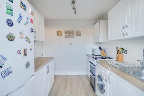 6 Landermere, Basildon, SS14 2DL