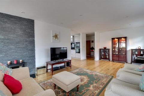 18 Rodbridge Drive, Southend-on-sea, SS1 3DF