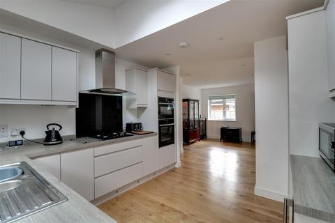 18 Rodbridge Drive, Southend-on-sea, SS1 3DF