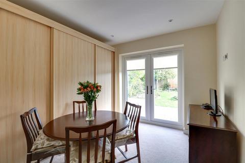 18 Rodbridge Drive, Southend-on-sea, SS1 3DF