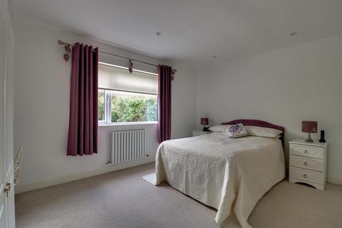 18 Rodbridge Drive, Southend-on-sea, SS1 3DF