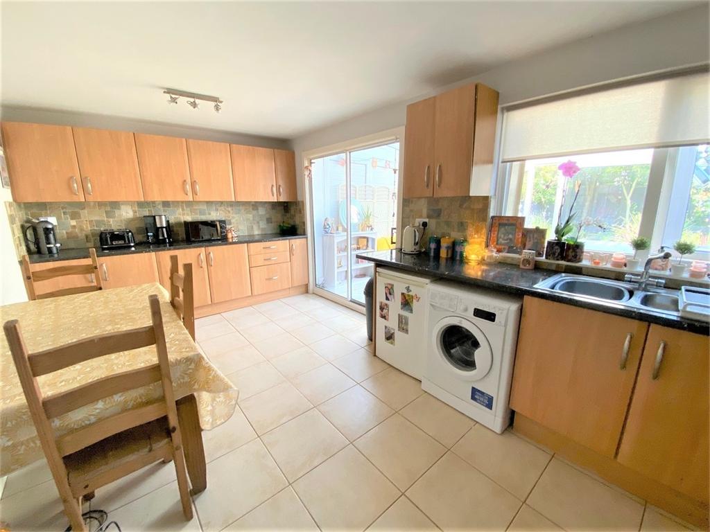 Broughton Close, Taunton, Somerset 4 bed semidetached house £295,000