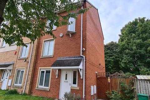 4 bedroom townhouse to rent, Sadler Court, Hulme, Manchester. M15 5RP
