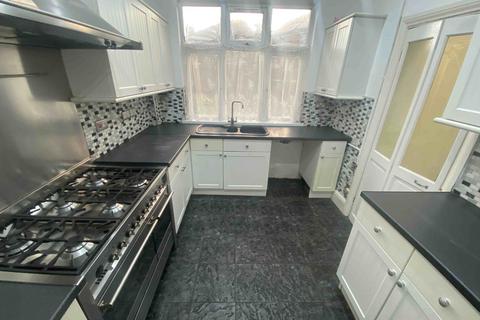 3 bedroom semi-detached house to rent, Rowley Fields