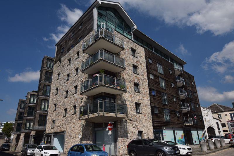 Vauxhall Street, Plymouth 2 bed apartment £1,100 pcm (£254 pw)