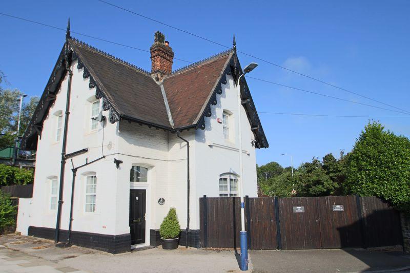 Stockport Road East, Bredbury. 3 bed detached house £350,000