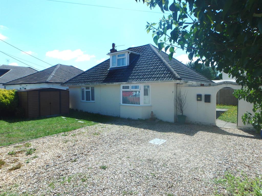 Milton Grove, New Milton, BH25 6HB 3 bed detached house £1,650 pcm (£