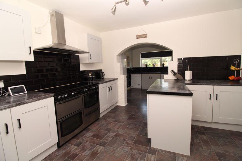 Mill Road, Brownhills, Walsall, WS8 6BE 3 bed end of terrace house £